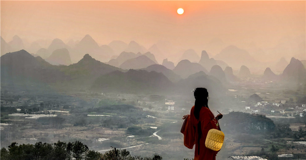 陽(yáng)朔千里江山美女圖