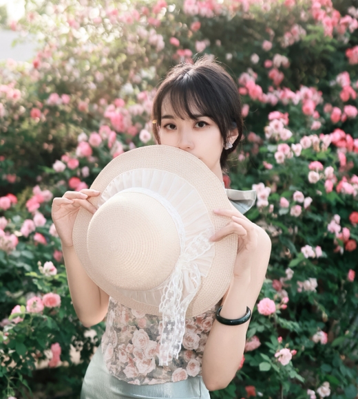 花开半夏，蔷薇满墙。