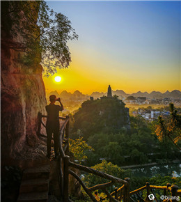 夕阳映塔山，美醉了