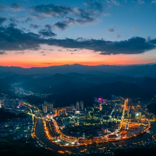 山城晚景