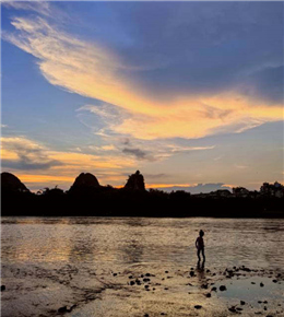 夕阳山外山