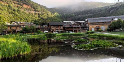 泸沽湖边的摩梭人家