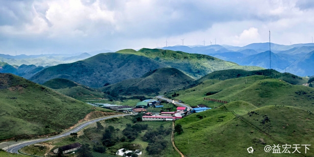 初秋登龙胜小南山猴子岩远望