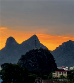 暮染群峰