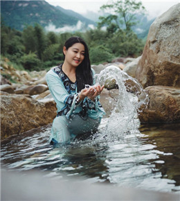 乌龟江拍水