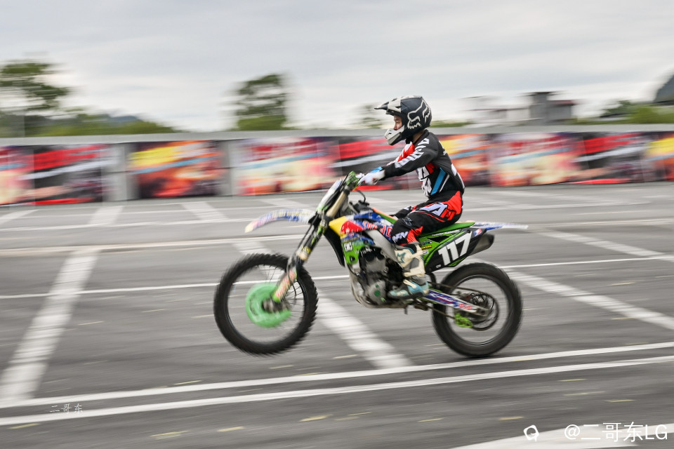 超华特技飞车秀 (1).jpg