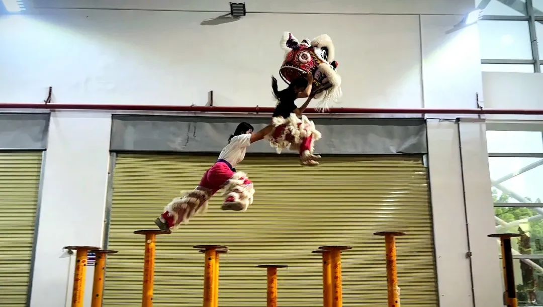 火爆全网！桂林“雄狮少女”韦春婉、黎月兰：高桩一跃艳芳华