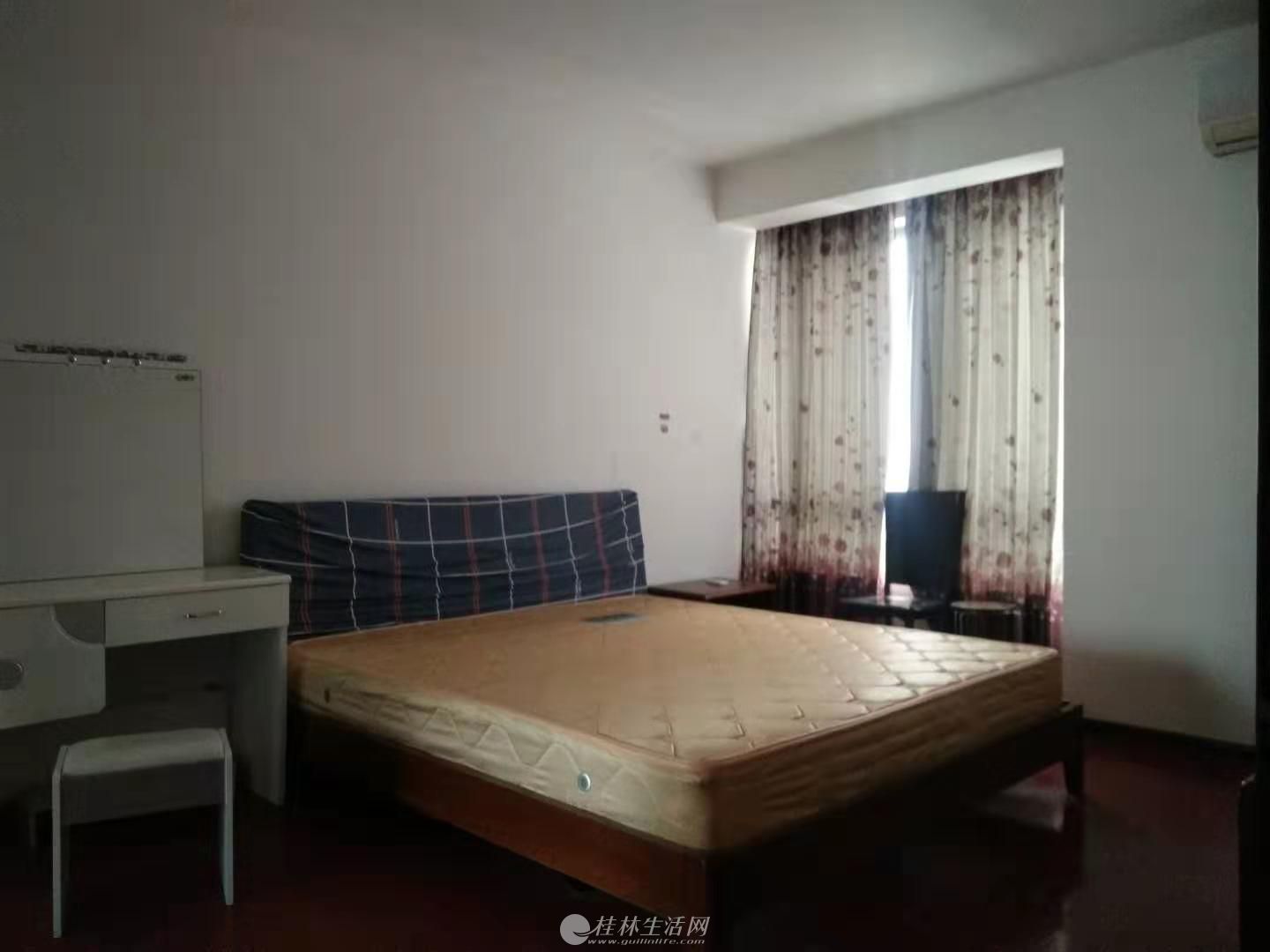 R��ɽ���������ͳǵ���10��3��2��2��128ƽ115�������ס