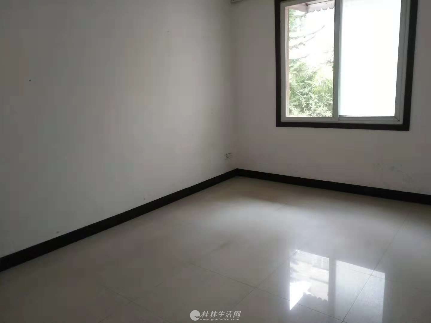 ۣȺѧ棬̩Сƽ¥䣬ϱͨ͸