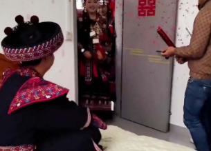 跟心愛的人結(jié)婚就像打了一場勝仗！桂林瑤族新人婚禮，新娘接親從禮炮彩紙中走來
