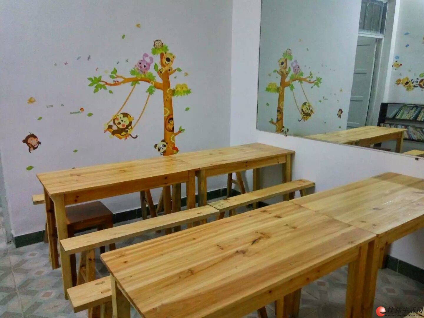 ˫����Ӵ�12�ţ���ɼľ���壬������ϯ��ʵľ����4�ס�