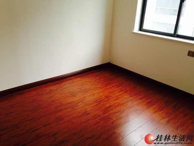 L������Բ�̡�����ض��ڡ���װ3���״γ���칫��ѡ��