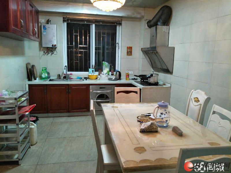 ���⣬�����ߵ�С��ʦ����ɽ��Է����װ�� 3��2��2�� 2400Ԫ �ҵ���