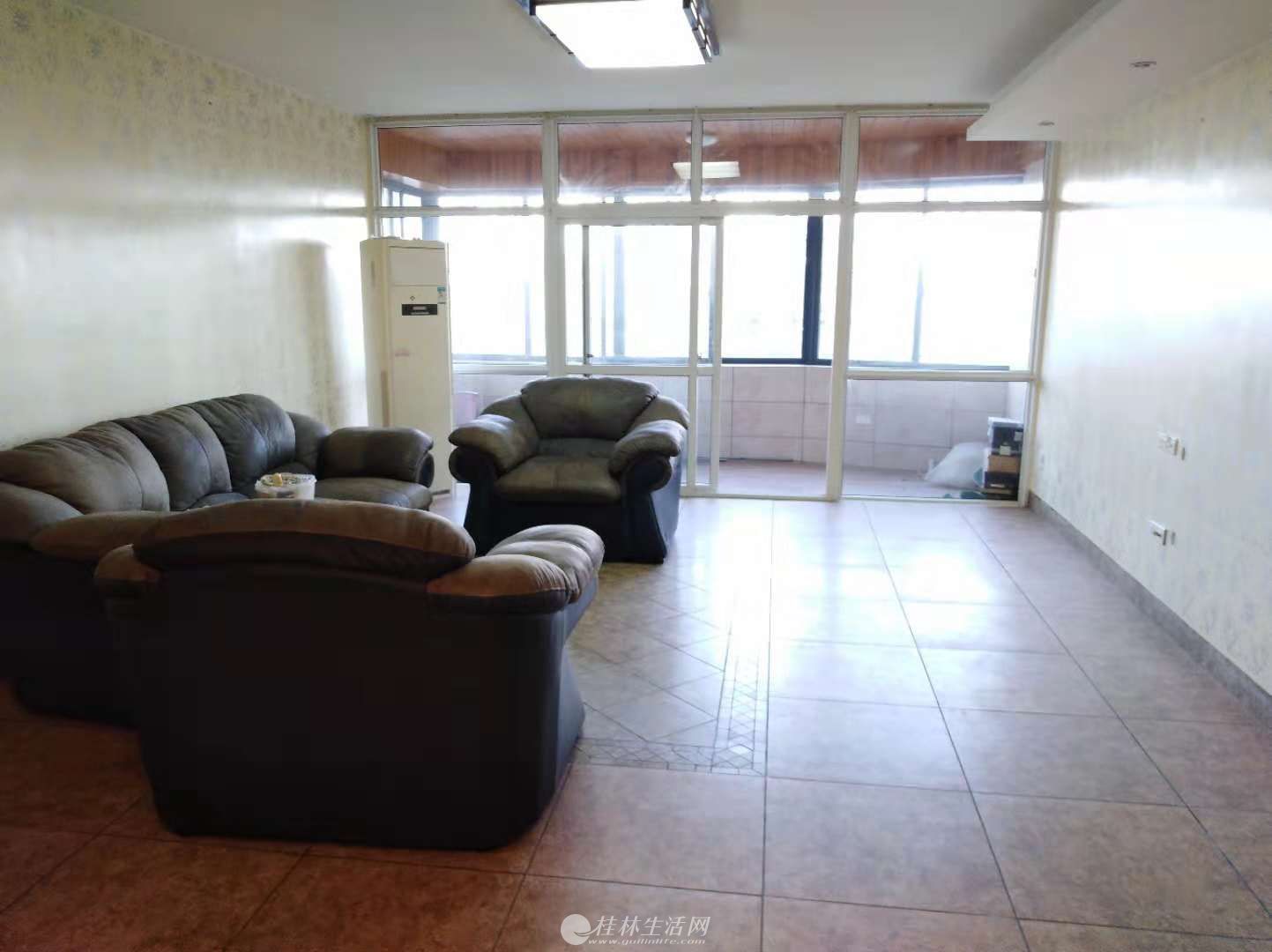 L������Բ�̼������������������԰ ����4¥ 181�O��װ4�� 135��