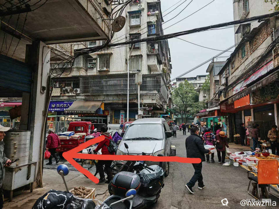 乐群市场医学院眼科门诊对面巷子