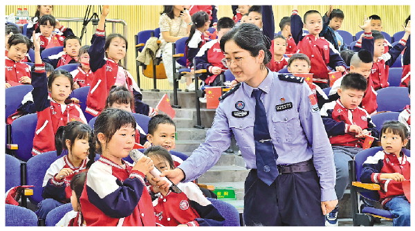 桂林边检站走进校园开展国家安全主题宣讲