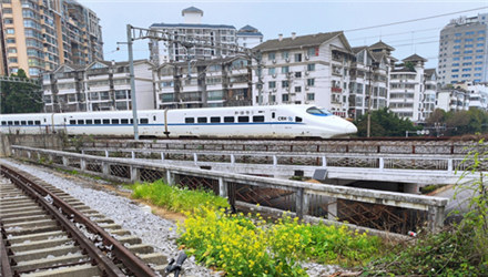 春天里的火车来了