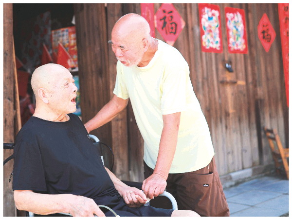 虽非亲兄弟 却比亲人还亲 &mdash;&mdash;七旬老人李连弟五年如一日守护瘫痪邻居