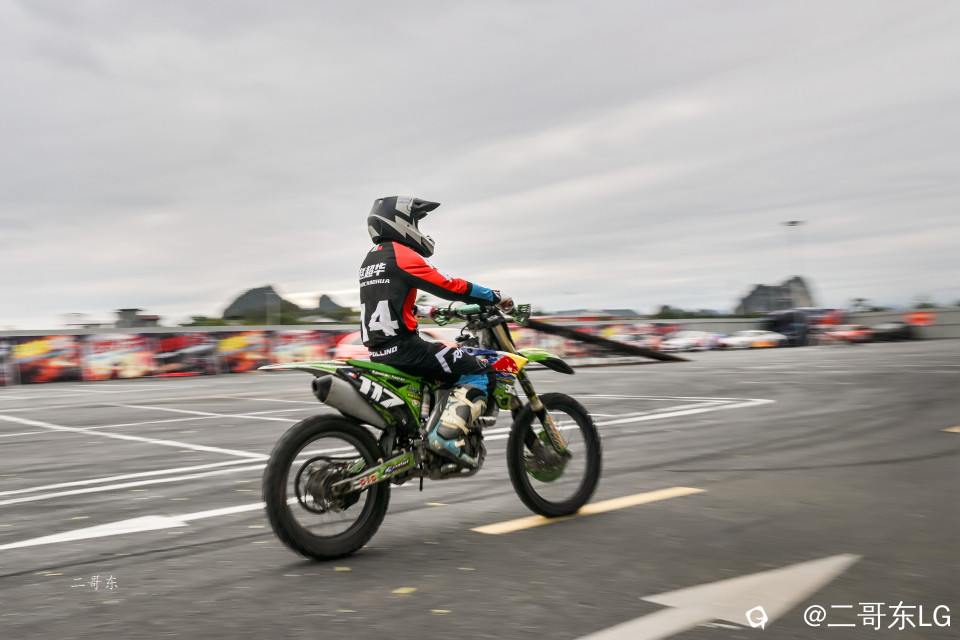 超华特技飞车秀 (2).jpg