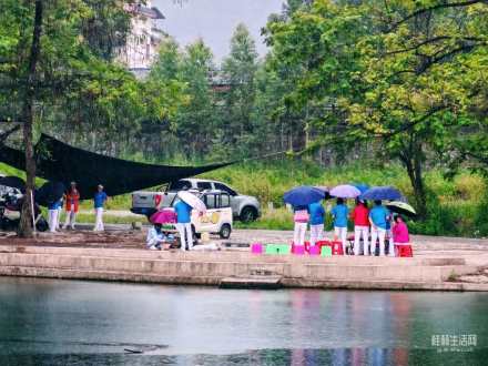 秋风细雨浑不怕，要享快乐浪野炊