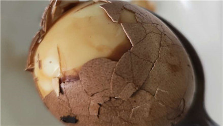 過年不會(huì)做年菜，做個(gè)茶葉蛋充數(shù)