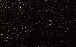 “下雨了，送你一個(gè)銀河系！”網(wǎng)友分享：雨落在地面像銀河一樣璀璨