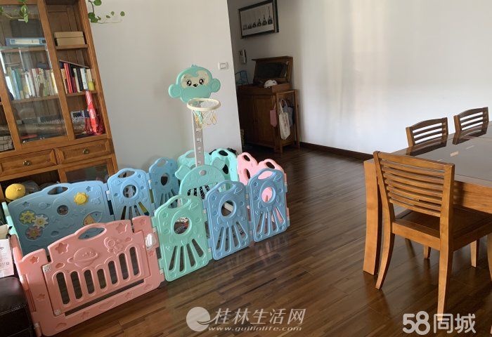 ������չ���Ĺ㳡������ѧУ�κ����ʾ�װС���� ˫�泯��