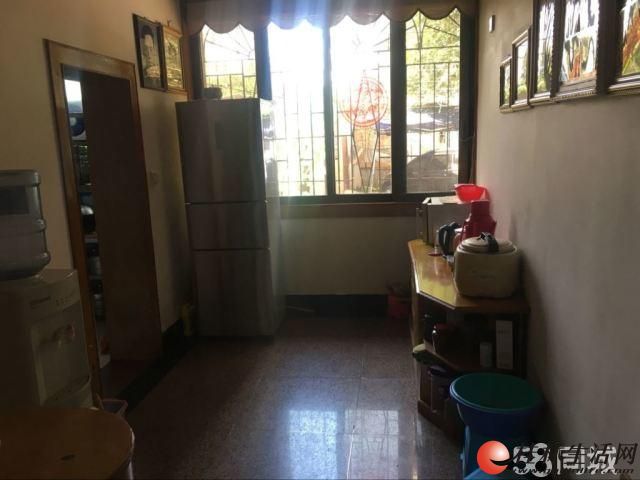 �����¹㳡���ߵ��������һ¥��Ժ��2��ͣ��λ+�����  ��Ժ��