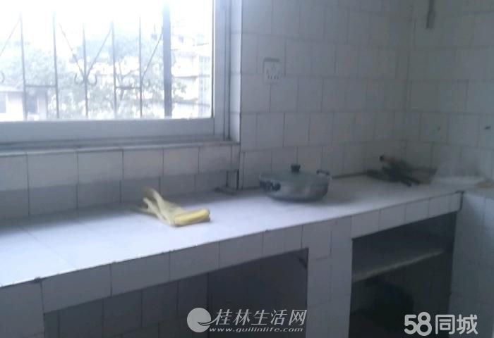 ���ֻ���վ����ϪɽСѧ����վ���г�