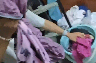 终于有理由穿粉色了！男大学生洗衣服，白色全部染成嫩粉色！眼里没有任何悲伤，全是对“新衣服”的兴奋