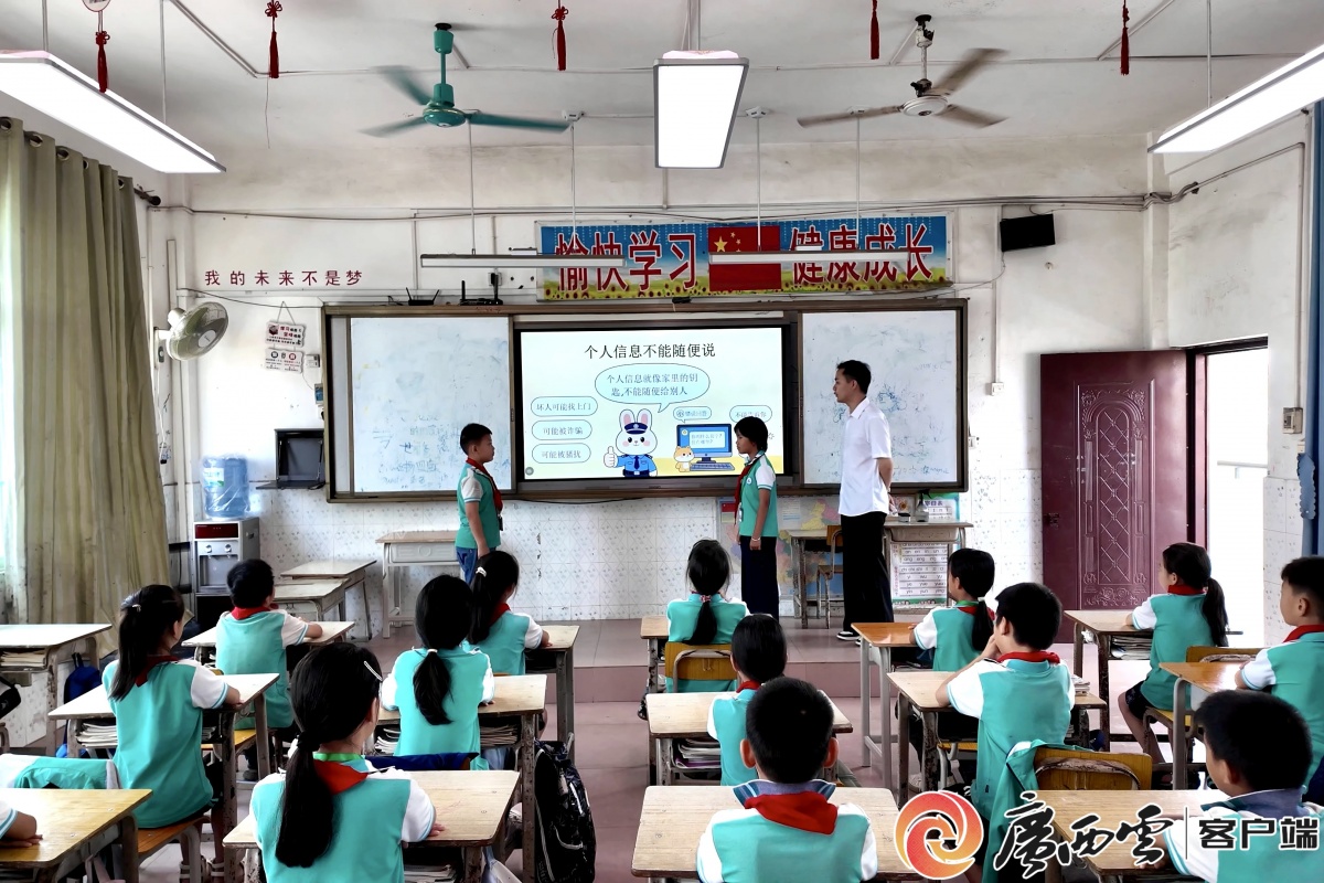身边的网络文明|乡村小学里的&ldquo;网络引路人&rdquo;