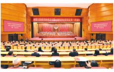 桂林市政协七届一次会议胜利闭幕 郭忠志卢新华赵仲华李军邝驱出席 罗试坚主持并讲话