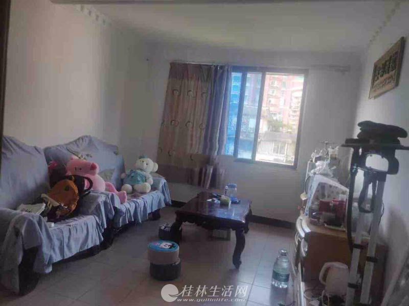 ���⣬���һ����2��68ƽ��7¥��1300Ԫ/�£��Ҿ���ȫ