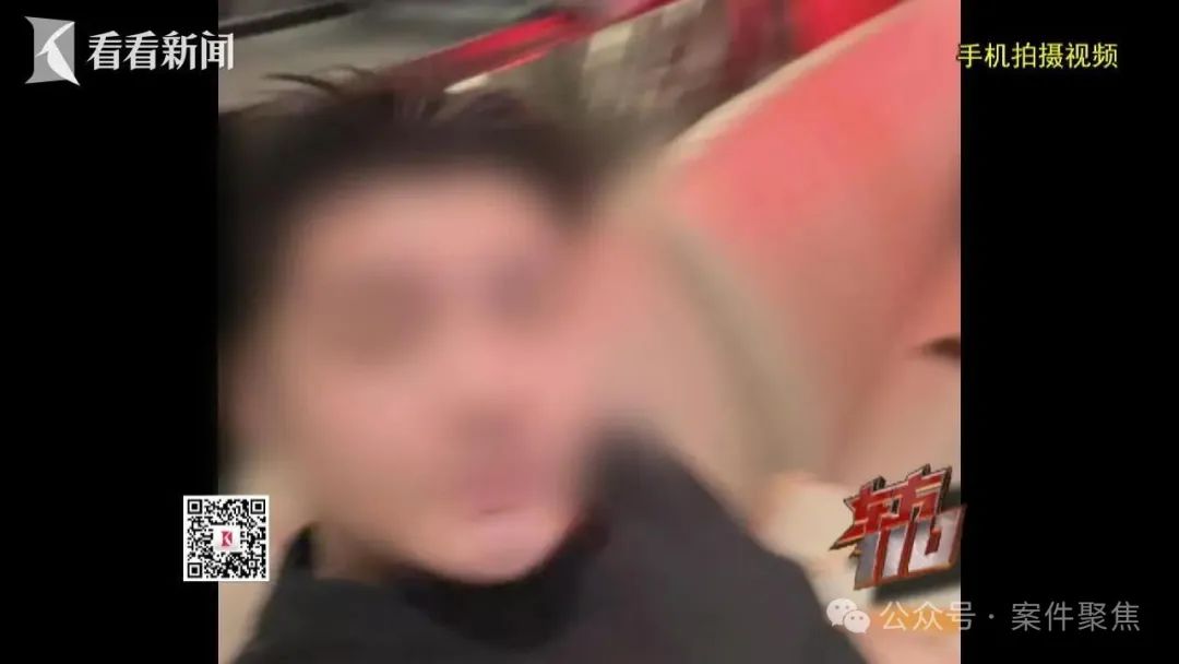 29岁男子同时与两位富婆“姐弟恋”骗走上千万，一个报案后仍叫他“老公”，一个被骗到负债却主动出具谅解书；男子因涉嫌诈骗罪已被公诉