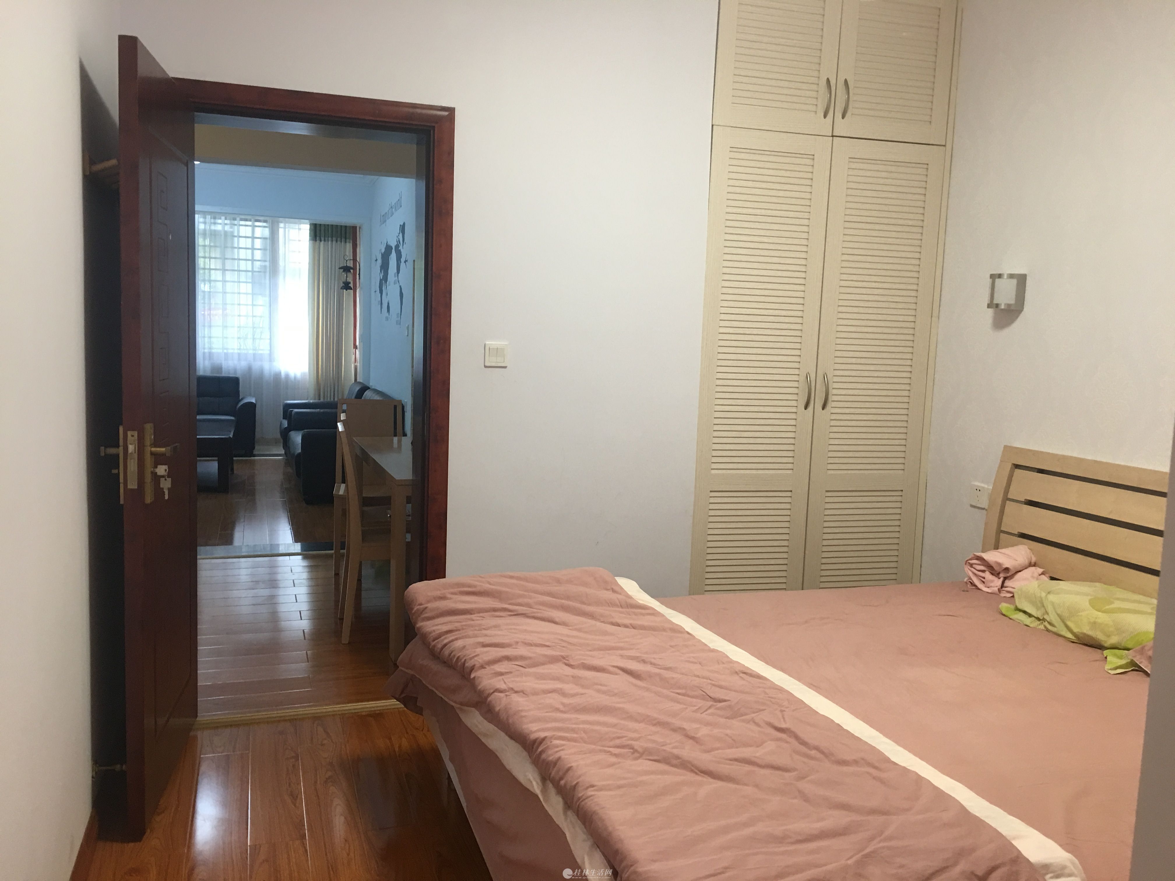 �ź�Сѧ������·��Ժ������Ժ�ӿ�ͣС��2��2����װ��