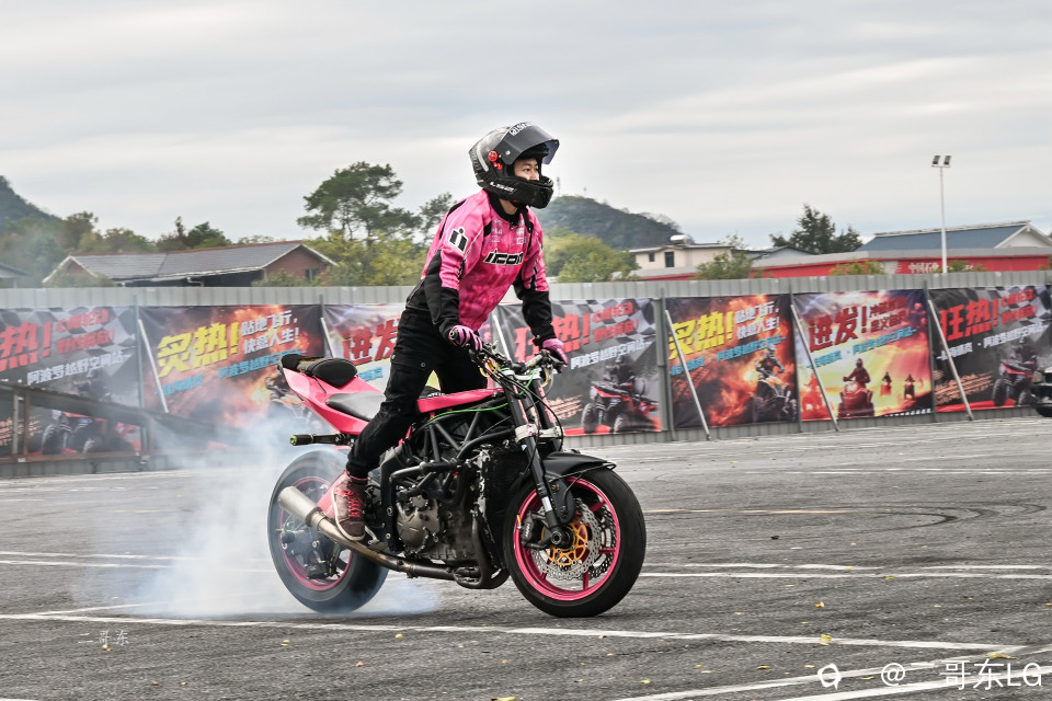 超华特技飞车秀 (10).jpg