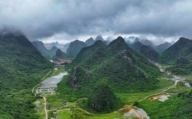 雨中山