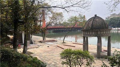 桂湖边这凯是要新建一个码头嘛？