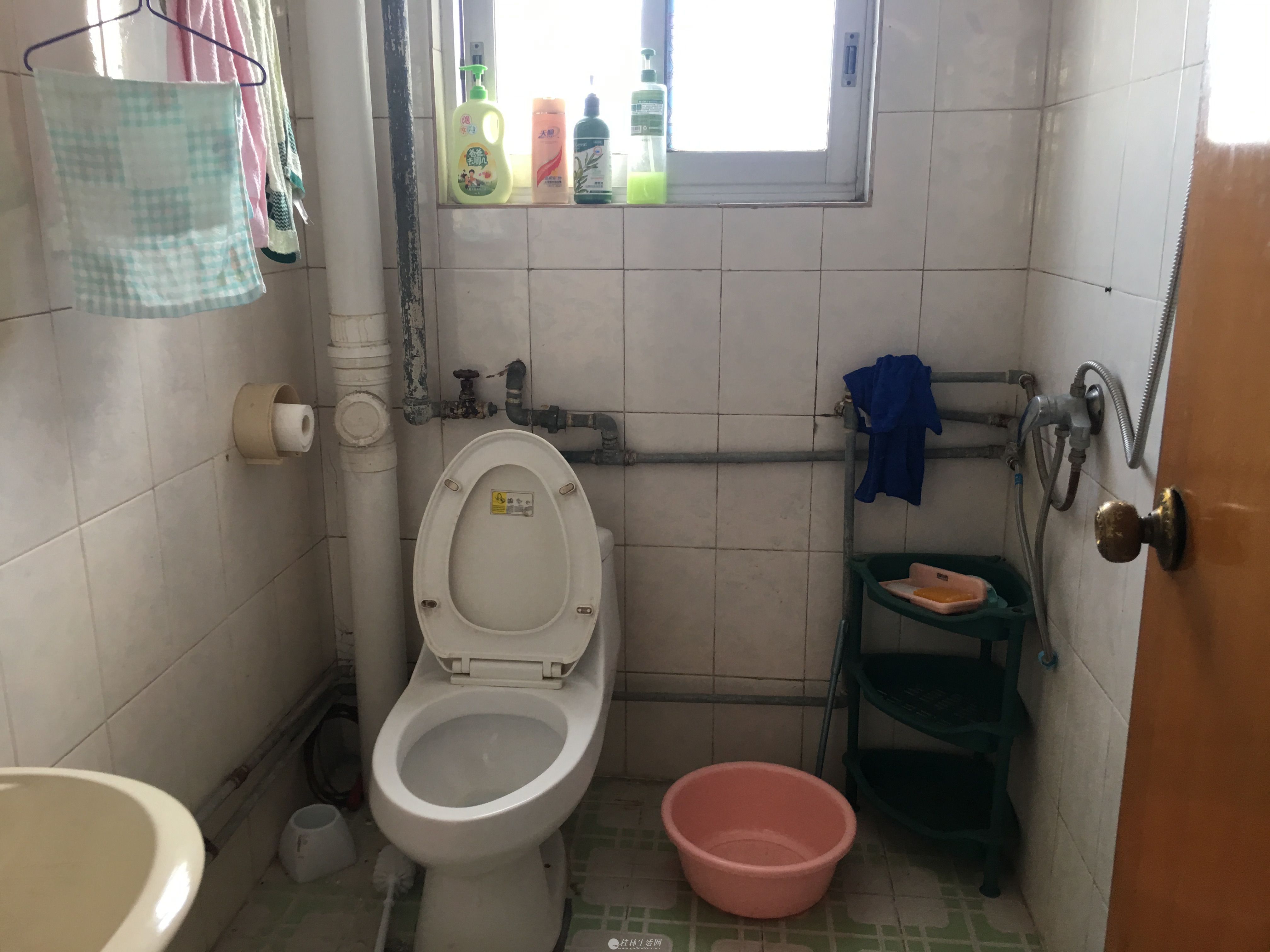 ���Ĺ㳡��ͬ�´����е�װ�������ס2��2����1300Ԫ