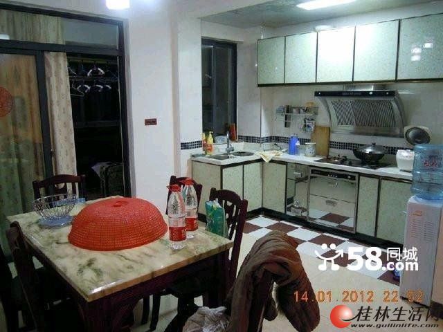 ����㳡�������žӡ���װ3�� 2500/�� �����ס