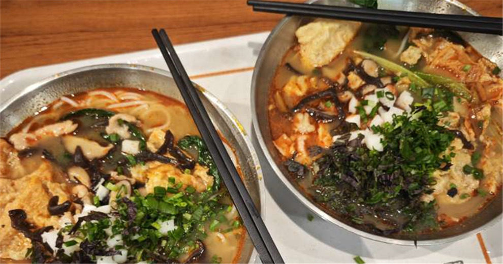 在桂林，吃螺蛳粉以年轻人居多？