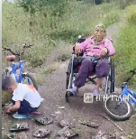 老奶奶想&ldquo;逃离&rdquo;原生家庭，结果走不了！萌娃拉着太奶奶一块玩过家家！太奶：我在这起到了什么作用？