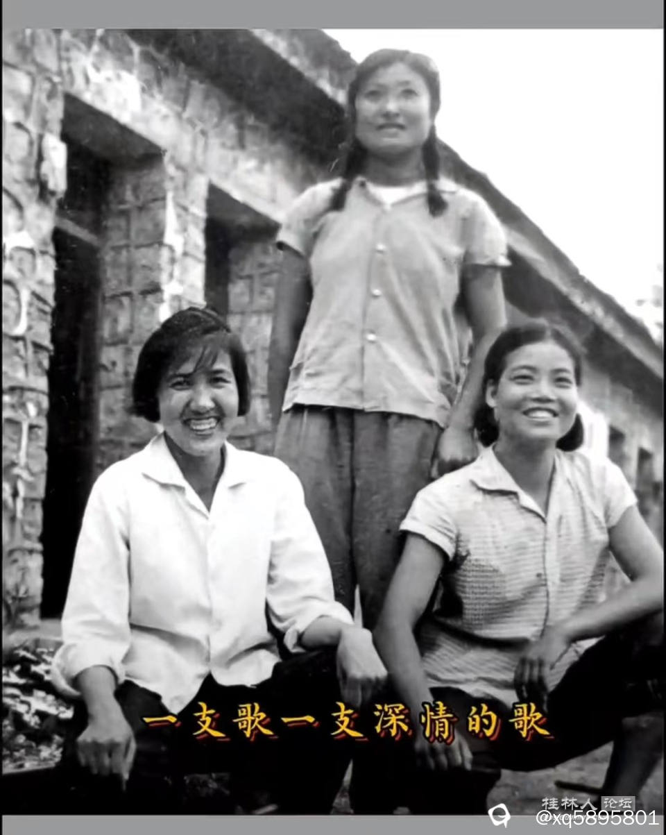 宿舍前留影