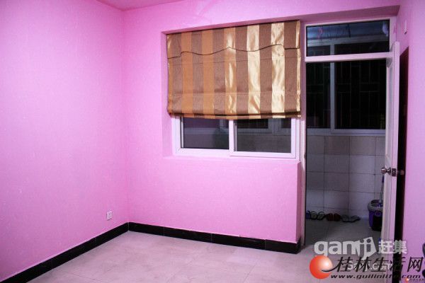 �����ۡ����С�� 2005���·� 78�O��װ45��