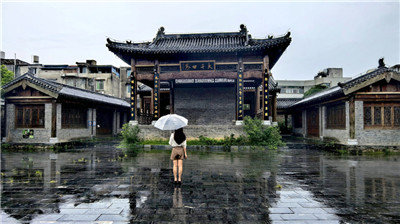 雨中漫游中渡古镇，别有一番风景