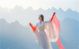 群山如墨染人似画中仙