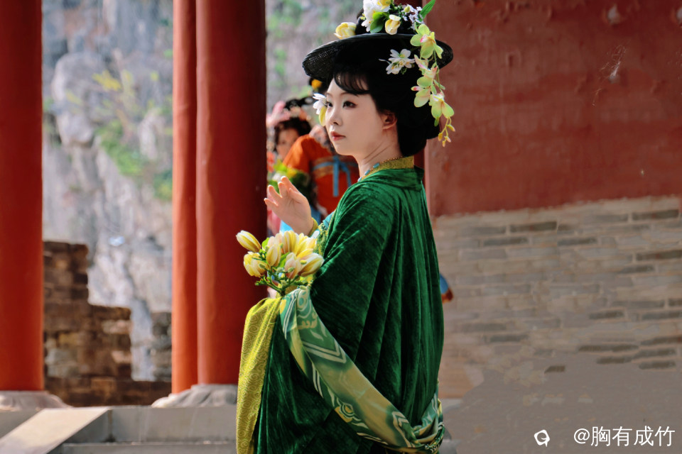 宋城墙汉服人像 (22).jpg