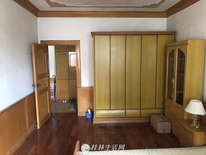 Y�л�ѧ���� �ƽ�3¥ ���ͺ� ���ߺ� 3��2�� 95ƽ�� 97��������� ����130��