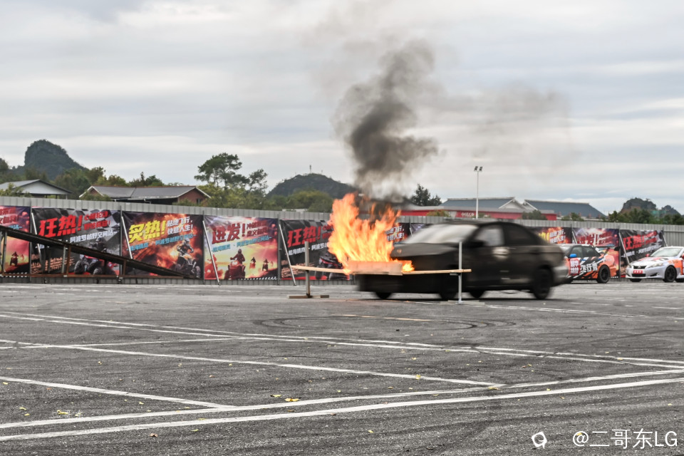 超华特技飞车秀 (18).jpg