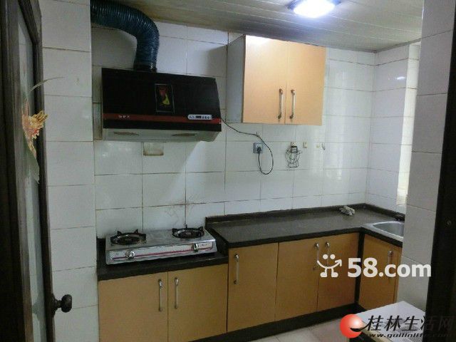 ���С�����Է 2��2�� 72�O 48�� ��30ƽ��ƽ̨